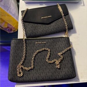 MICHAEL Michael Kors Black Crossbody Bag with Gold Chain and Monogram Design